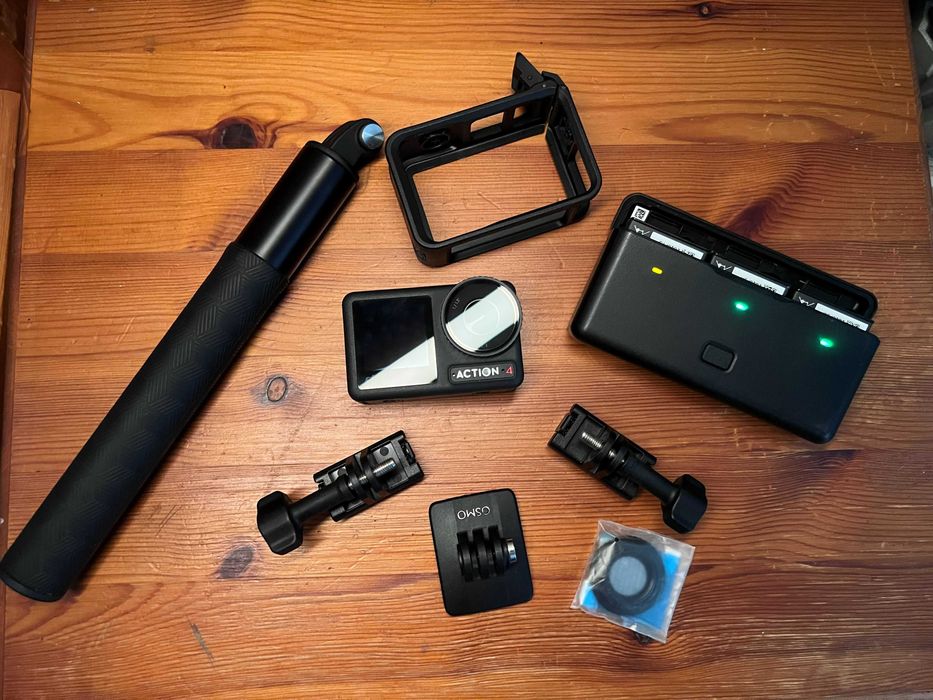 DJI Osmo Action 4 Adventure Combo – 3 baterii, extensie și accesorii