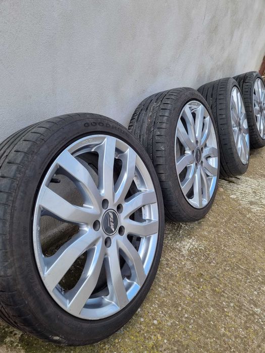 Vand sau schimb jante R18 cu anvelope de vara 225/40/R18