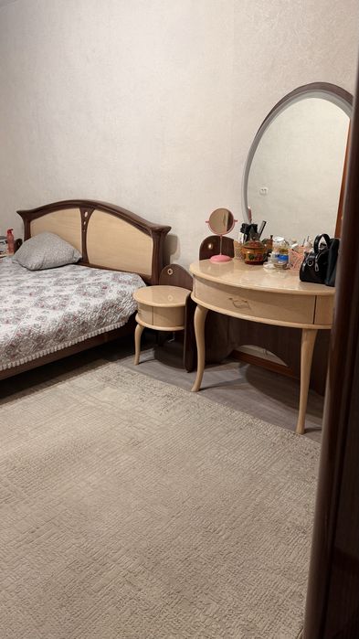 Продам спальный гарнитур