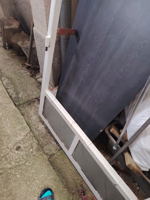 Метална врата и каса