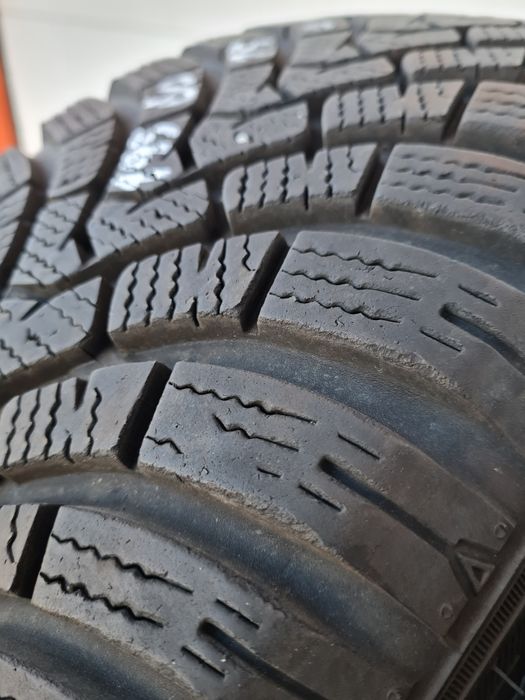 Зимни гуми 2 броя FALKEN EuroWinter HS01 195 60 R15 дот 4118