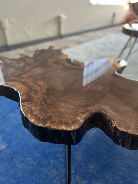 Орехова маса със смола