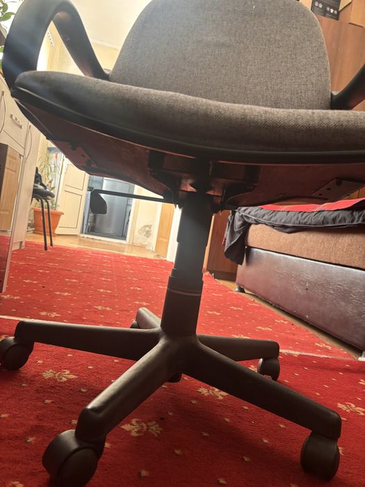 Офисное кресло туаневое