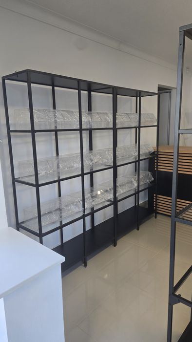 Rafturi metalice simple și duble pentru magazin