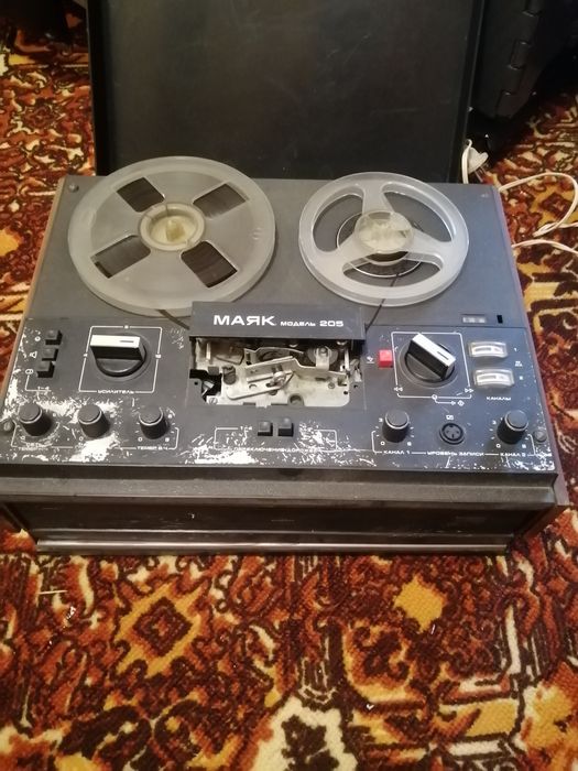 Продам магнитофон Маяк 205 СССР. .