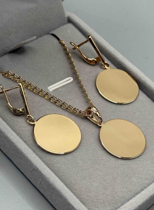 Набор серьги и кулон.