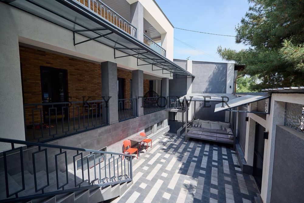 Офис 450м2 шикарный учаскок в центре города