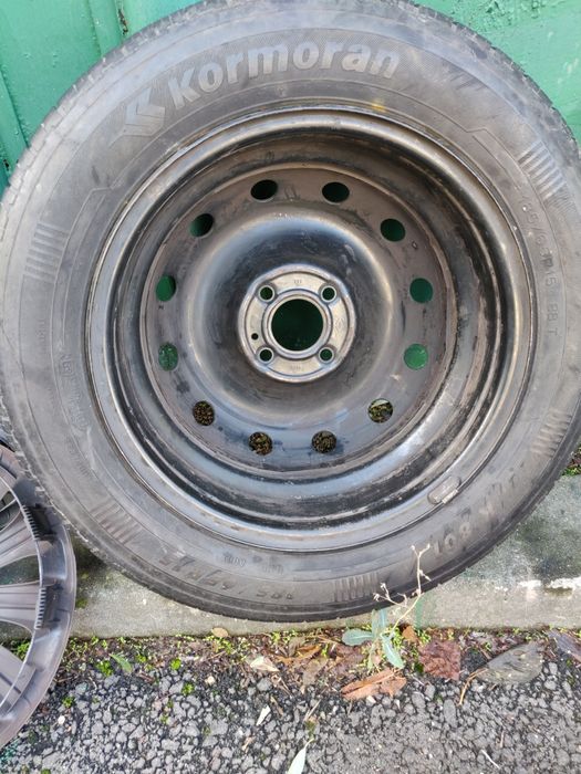 Vând roata, capace,covoare logan+cadou