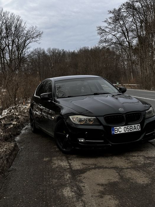 Vând BMW E90 318d facelift