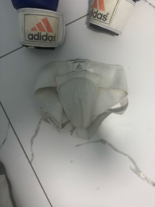 Продаю перчатки и шлем