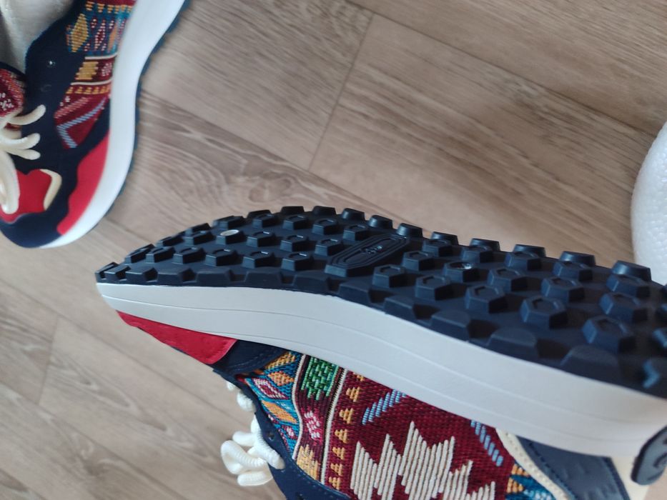 Новые брендовые кроссовки