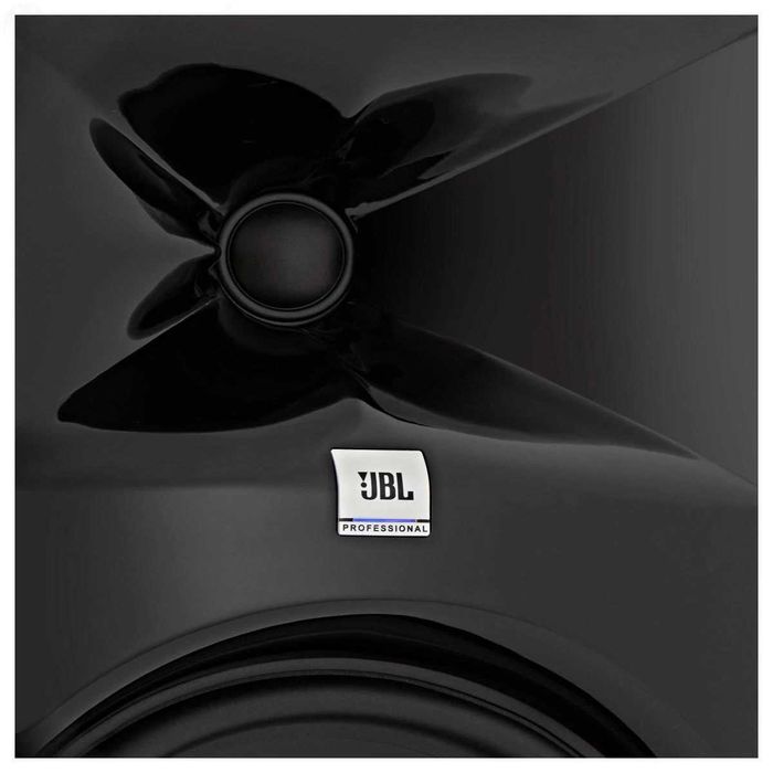 Студийный монитор JBL 306P MkII