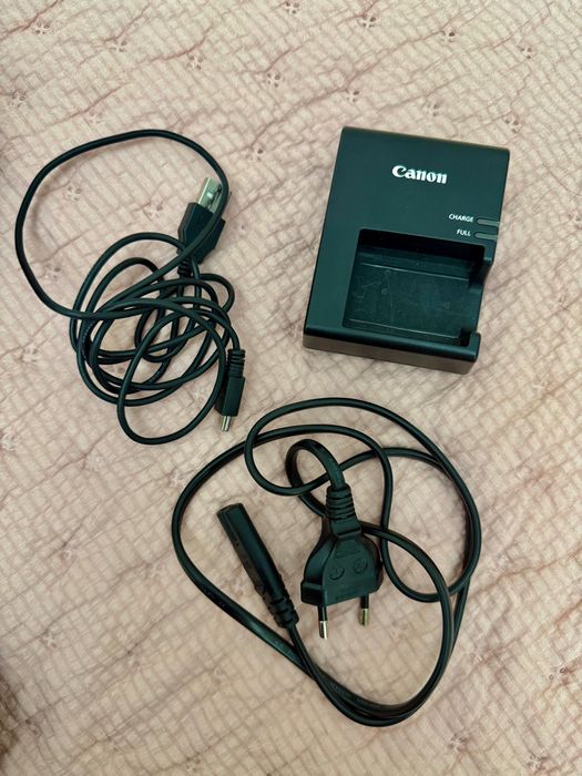 Продам Canon EOS1300D