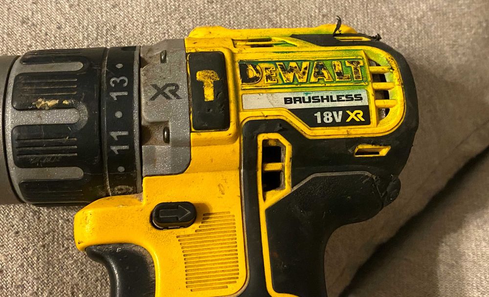 Masina gaurit si insurubat percutie Dewalt DCD796 18V brushless corp