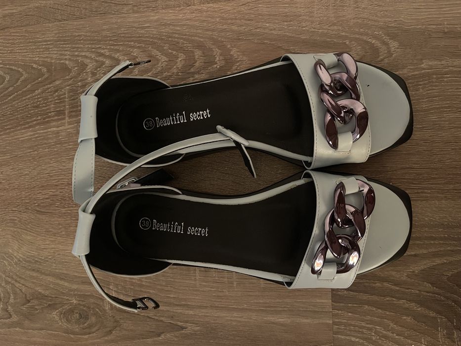 Продам несколько обуви