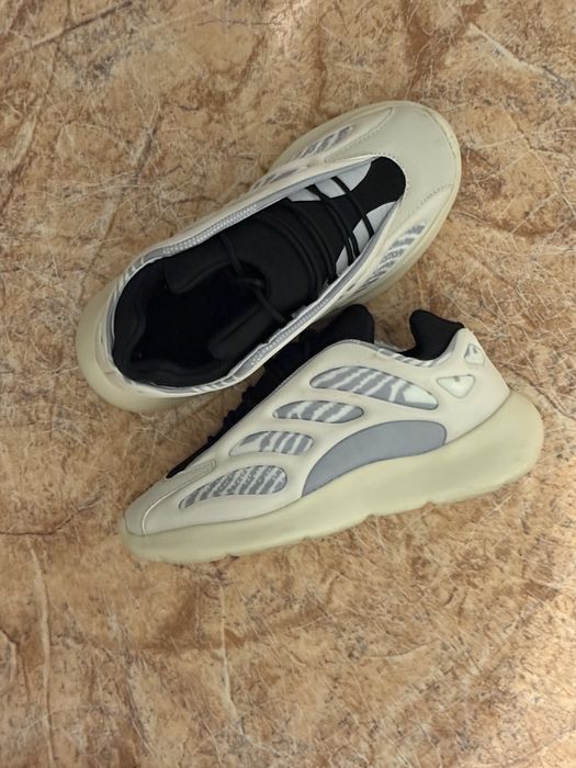 Кроссовки Yeezy 700 V3 | Новые | 35 размер