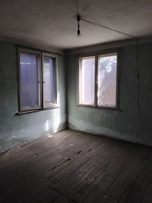 Продава две къщи в с.Слокощица общ.Кюстендил