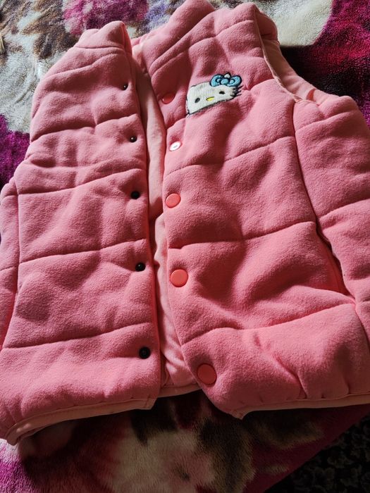 Куртки для девочек в отличном состояние