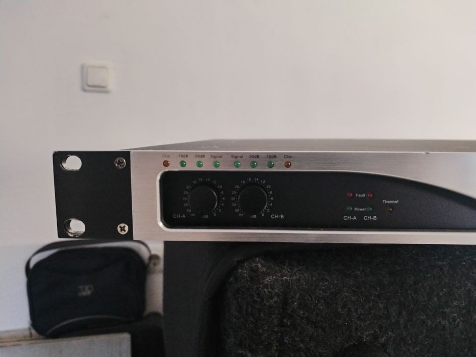 Vând amplificator the t. amp  D3400