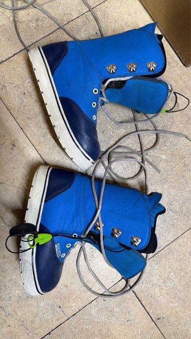 синие сноубордические ботинки Forum.