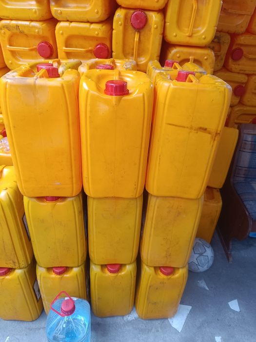 Канистры.       .