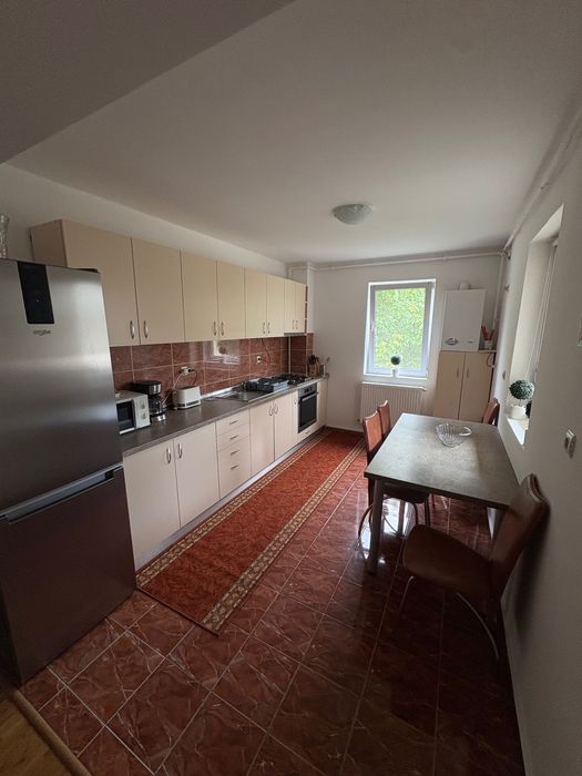 Apartament pentru închiriat cu 3 camere în Unirea