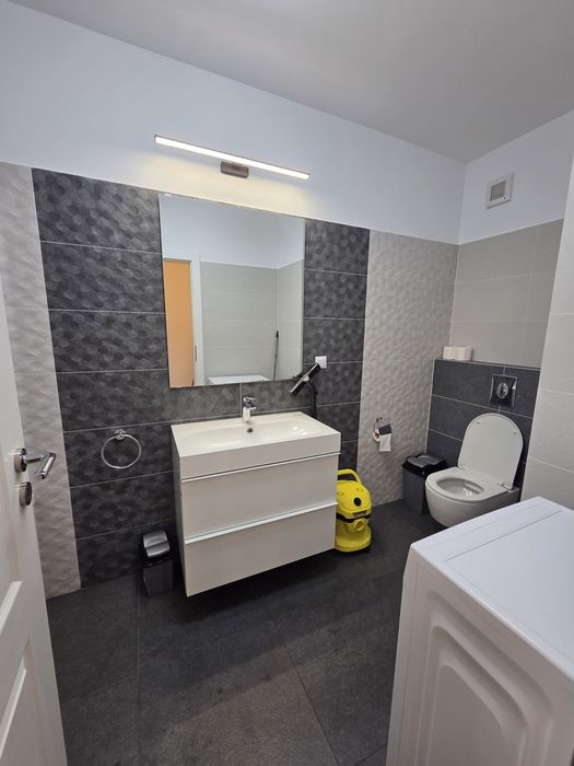 Închiriez apartament strada Frunzisului