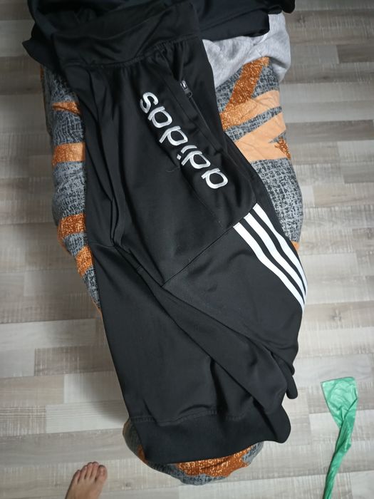 Hanorac Adidas puțin purtat