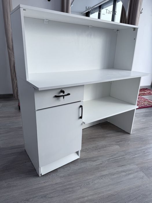 Продаю срочно ресепшн