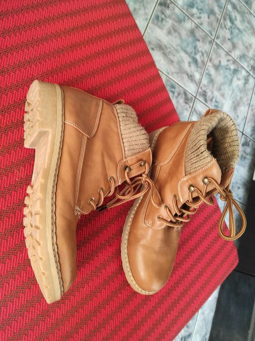 Ghete din piele 100%, nr. 41.
Foarte comode, foarte ușoare pr