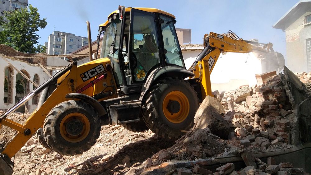 inchirem buldoexcavator cu picon , fundatii , demolari