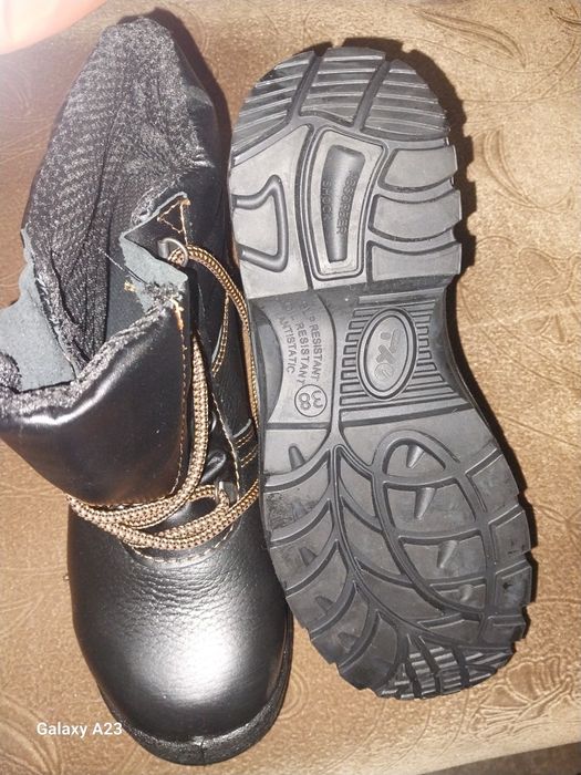Продам ботинки рабочие летние размер 38