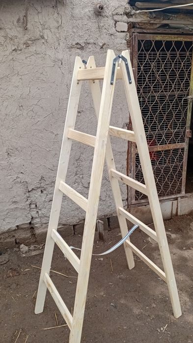 Стремянка деревянный