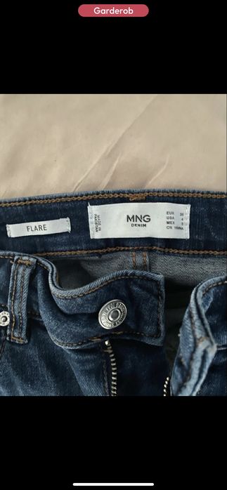 Джинсы клеш Mango