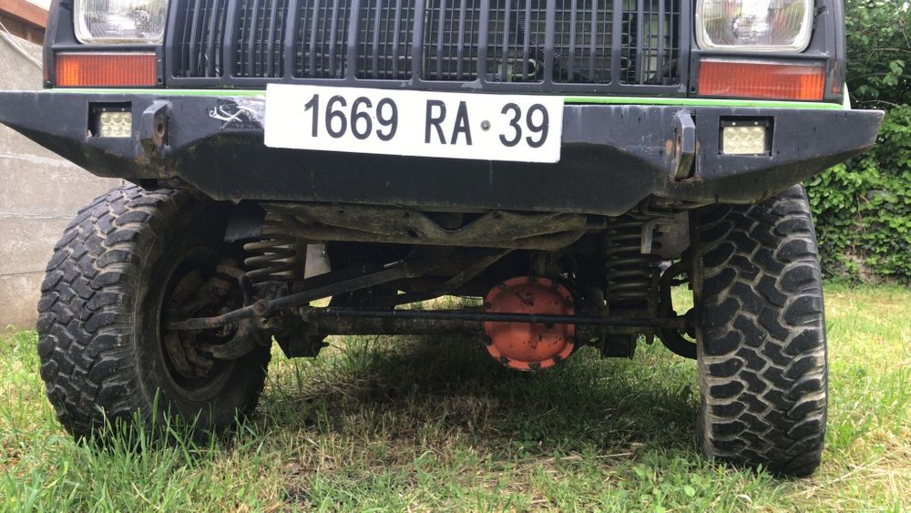 dezmembrez jeep cherokee motor 4.0 benzina