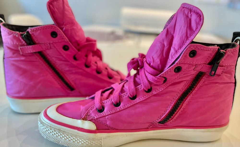 Намалени Diesel, оригинални спортни обувки с лого, размер 39.