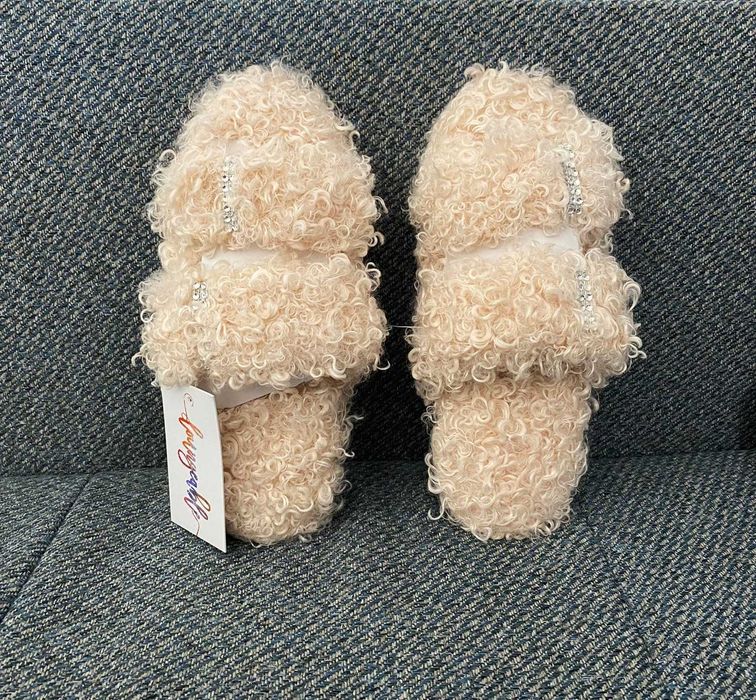 Papuci de casa pufosi cu doua barete si strasuri Loungeable