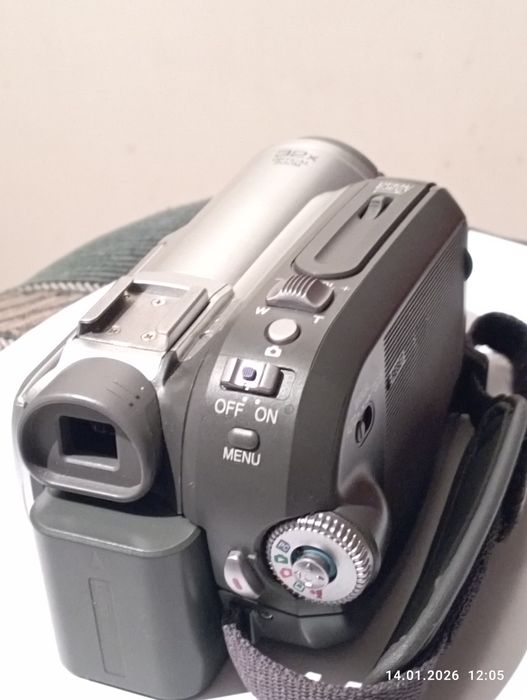 Продам видеокамеру на запчасти