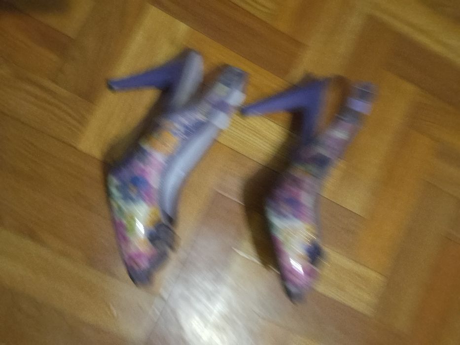 Продам босоножки