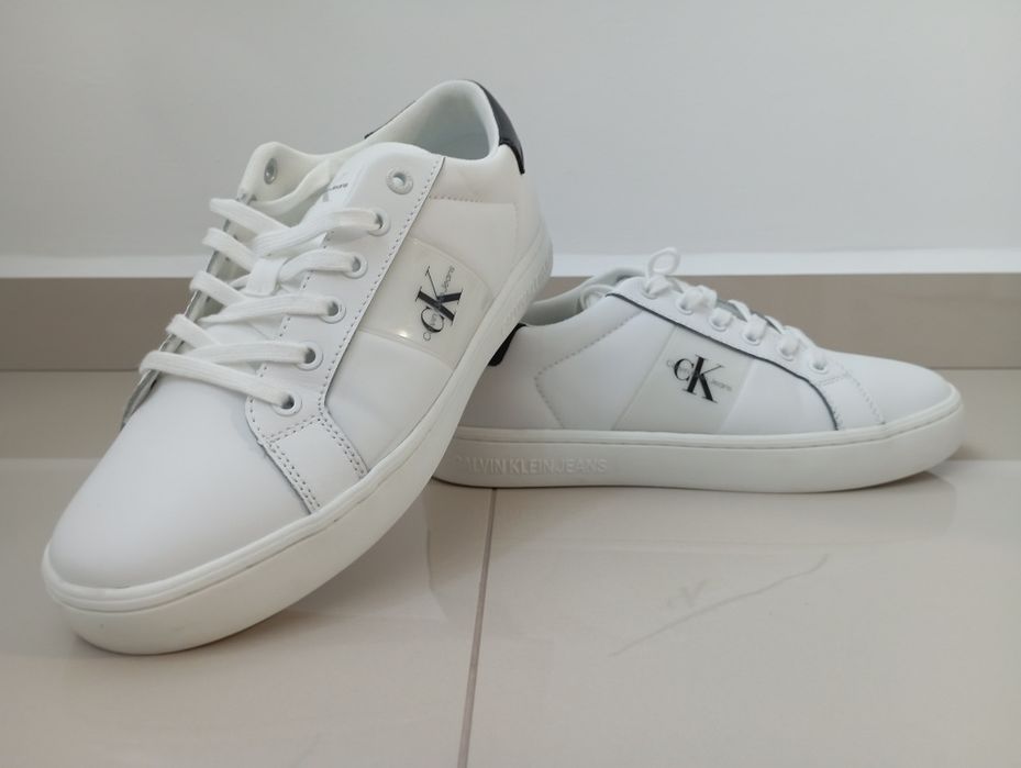 Vând pantofi sport