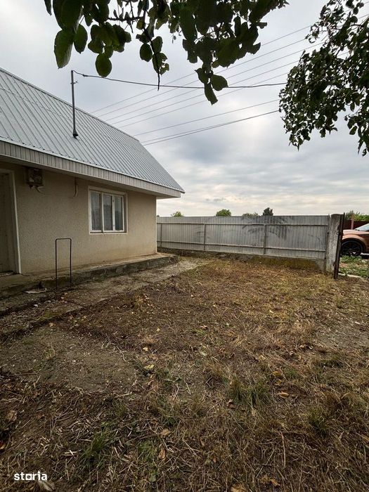 De vanzare casa parinteasca in apropiere de Roman, 23.000 euro