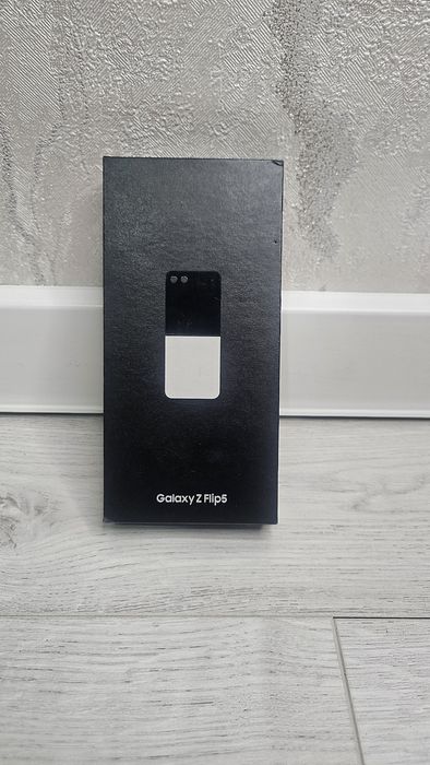 Z flip 5 в хорошем состоянии