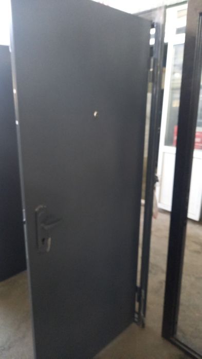 Дверь входная металлическая