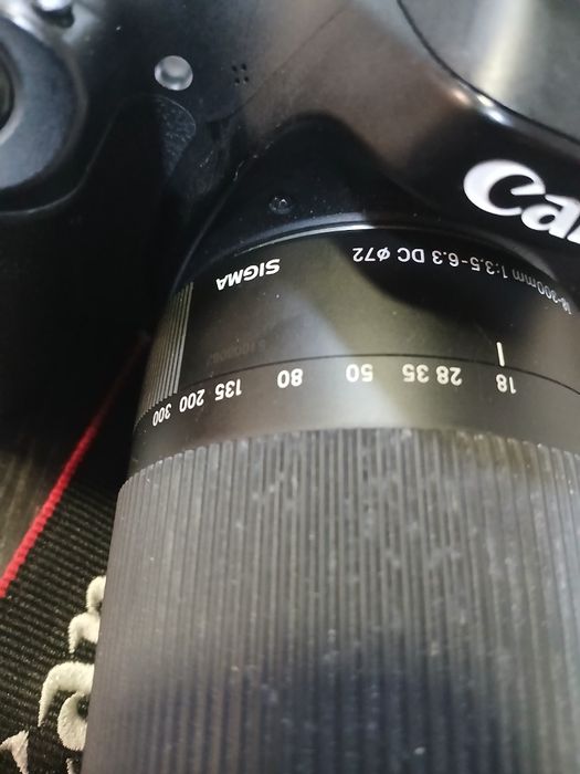 Фотоапарат Canon d80