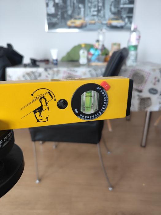 Лазерен нивелир  с тринога