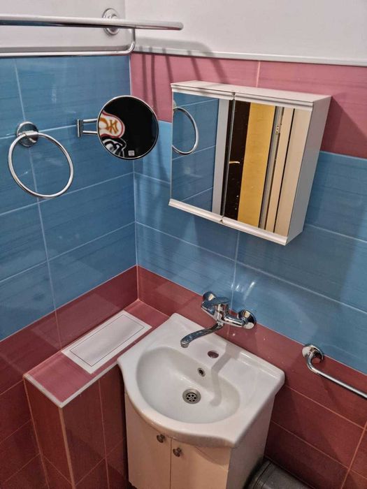 Дава се под наем Тристаен апартамент в Враца, Център - 70 кв.м за 382.5 € - Снимка #12