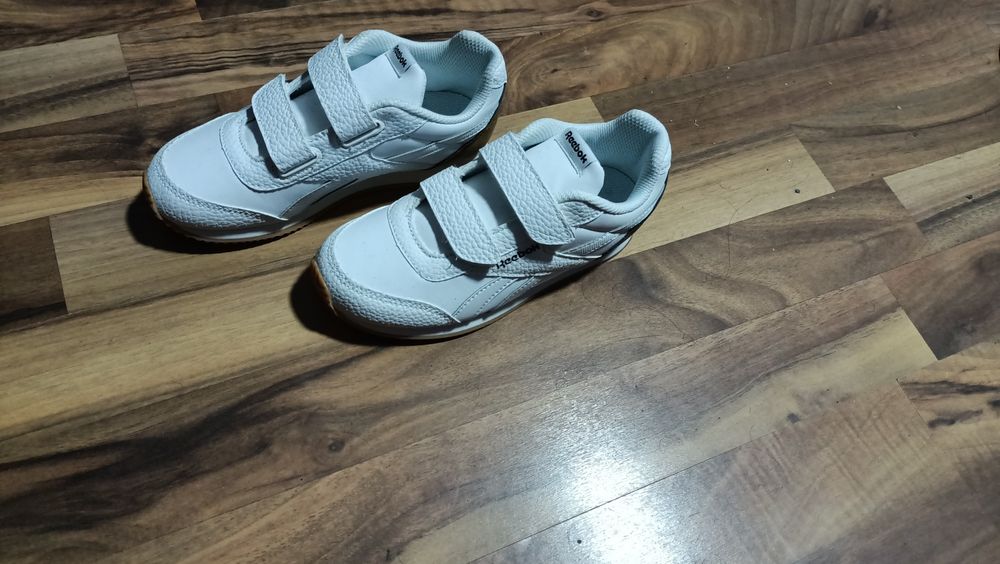 Adidași Albi cu arici Reebok 30
