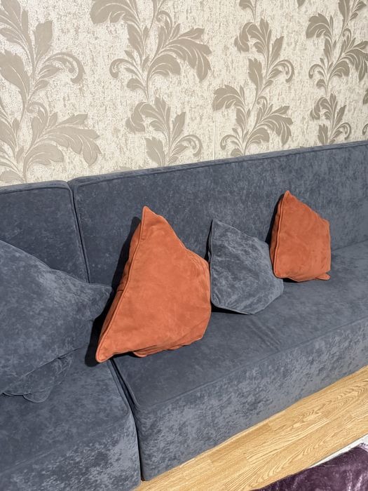 Диван для кофейни