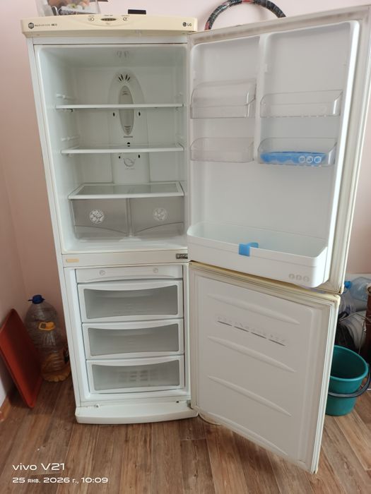 LG холодильник. ..