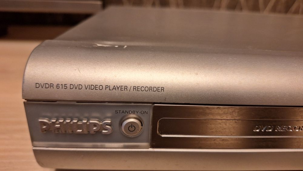 DVD video player/ recorder Philips  DVDR615/00